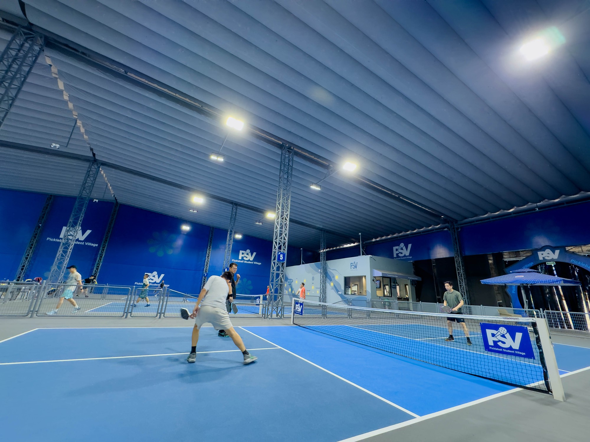 Sân Pickleball trong làng sinh viên Hacinco: Nghỉ 10 ngày để cải tạo nhưng… vẫn y nguyên!- Ảnh 7. Sân Pickleball trong làng sinh viên Hacinco: Nghỉ 10 ngày để cải tạo nhưng… vẫn y nguyên!- Ảnh 7.