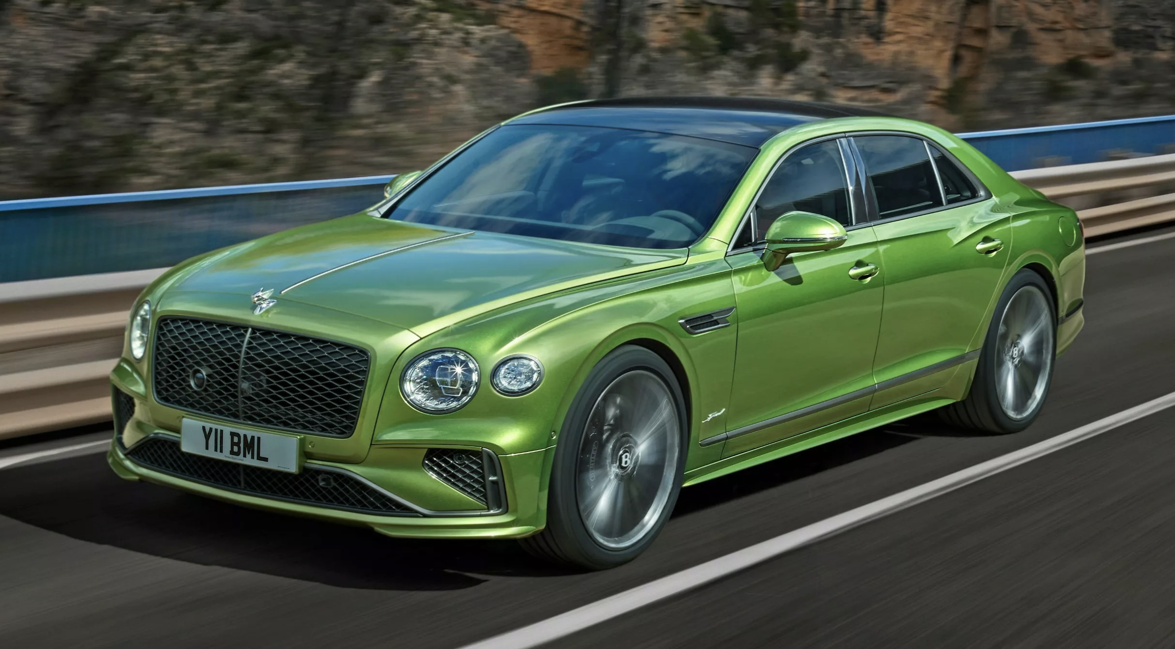 Nhiều nhà sản xuất xe sang, siêu xe tạm ngừng giao ô tô đến Trung Đông 2 Nhiều nhà sản xuất ô tô hạng sang, siêu xe tạm ngừng giao hàng đến Trung Đông - Ảnh 2.