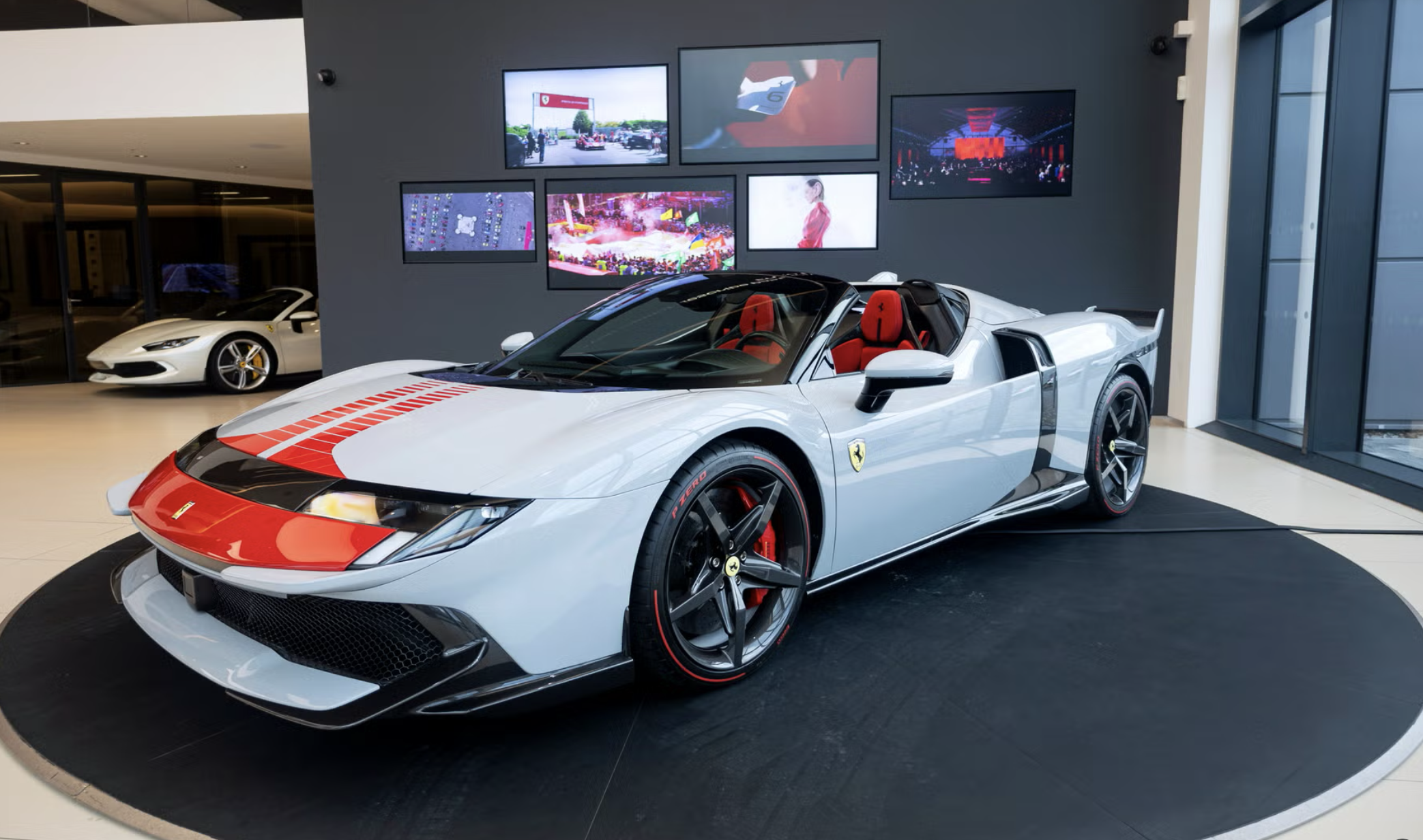 Nhiều nhà sản xuất xe sang, siêu xe tạm ngừng giao ô tô đến Trung Đông 3 Nhiều nhà sản xuất ô tô hạng sang, siêu xe tạm ngừng giao hàng đến Trung Đông - Ảnh 3.