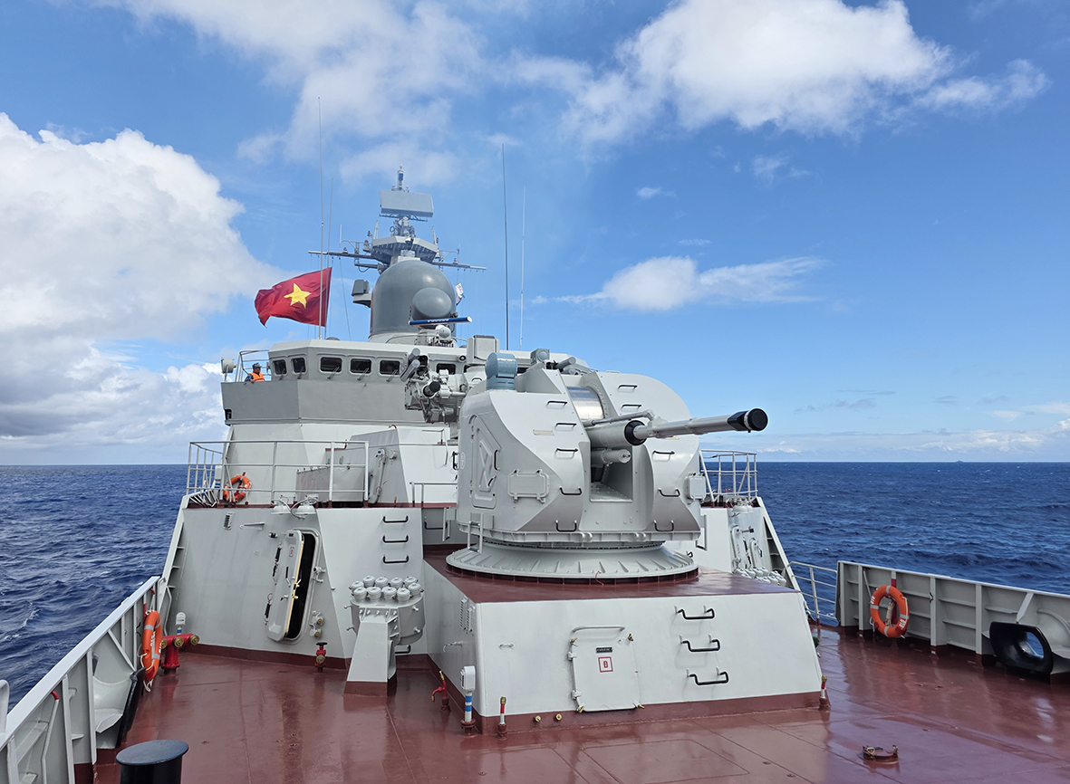 Tàu hộ vệ tên lửa 016-Quang Trung lần đầu tiên cập cảng Sydney- Ảnh 4. Tàu hộ vệ tên lửa 016-Quang Trung lần đầu tiên cập cảng Sydney- Ảnh 4.