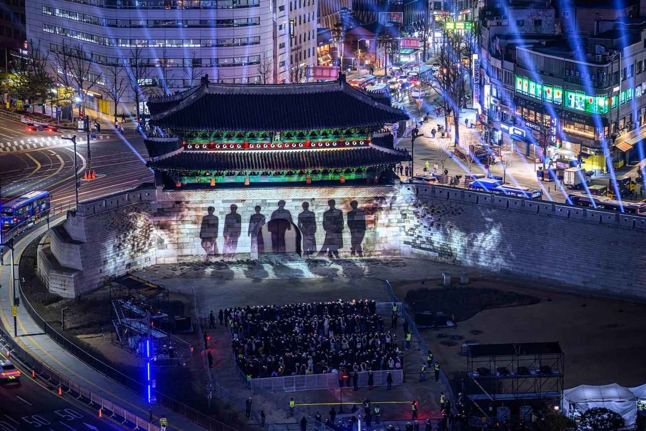 Seoul phủ tím: Cổng thành Sungnyemun, tháp Namsan, hàng nghìn drone trên sông Hàn và hơn thế nữa!- Ảnh 2.
