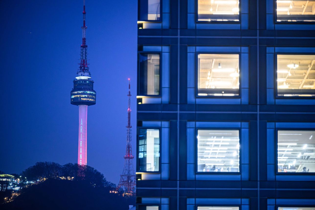 Seoul phủ tím: Cổng thành Sungnyemun, tháp Namsan, hàng nghìn drone trên sông Hàn và hơn thế nữa!- Ảnh 6.