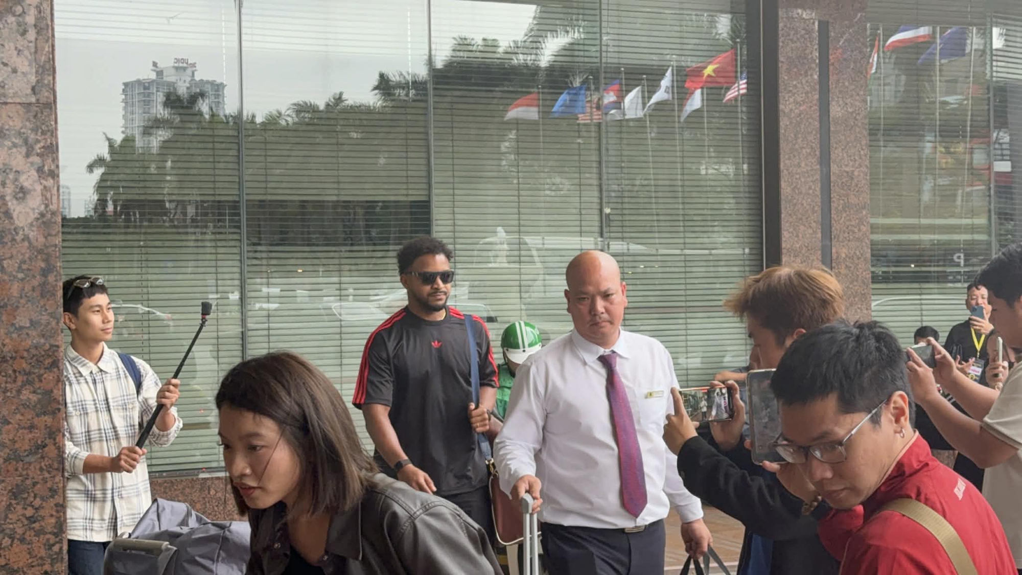 Đội tuyển Việt Nam tập trung 10 giờ sáng nay: Xuân Son xuất hiện chất lừ, thiếu 5 cầu thủ vì...- Ảnh 5.