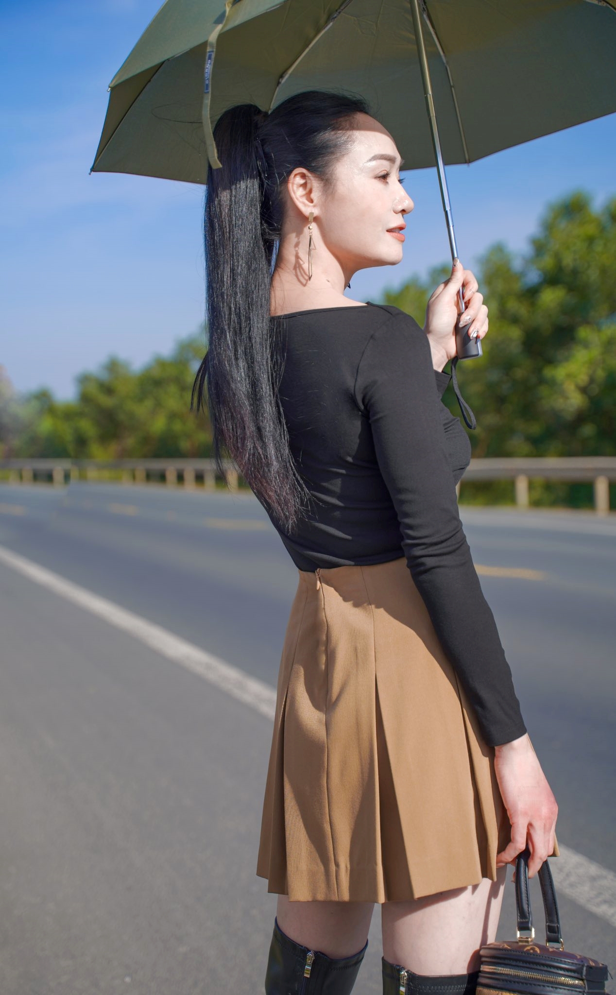 NSƯT là ngoại lệ của Vbiz: 49 tuổi vẫn trẻ đẹp không thể tả, body mướt mượt ăn đứt gái 18- Ảnh 4.