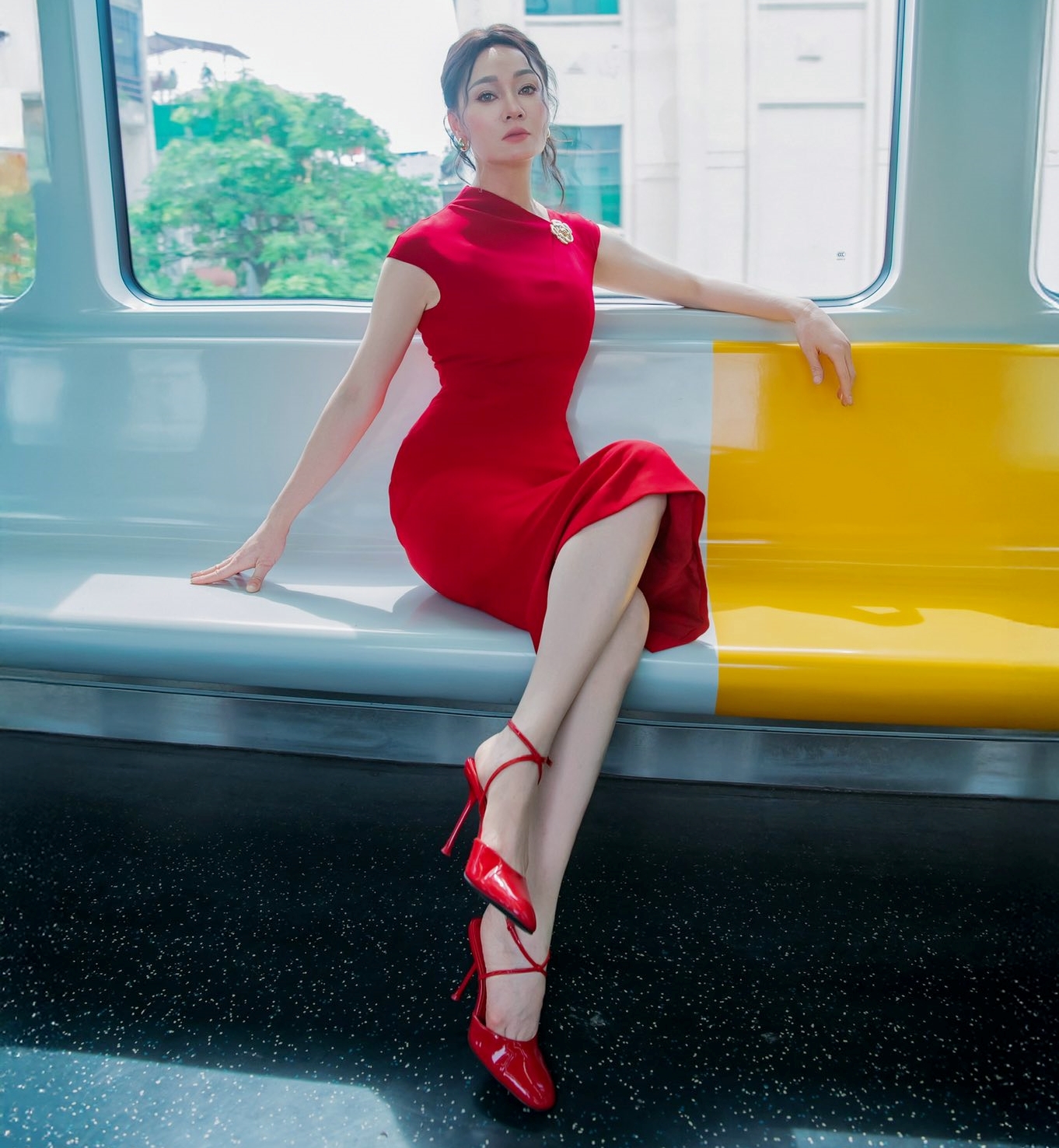 NSƯT là ngoại lệ của Vbiz: 49 tuổi vẫn trẻ đẹp không thể tả, body mướt mượt ăn đứt gái 18- Ảnh 7.