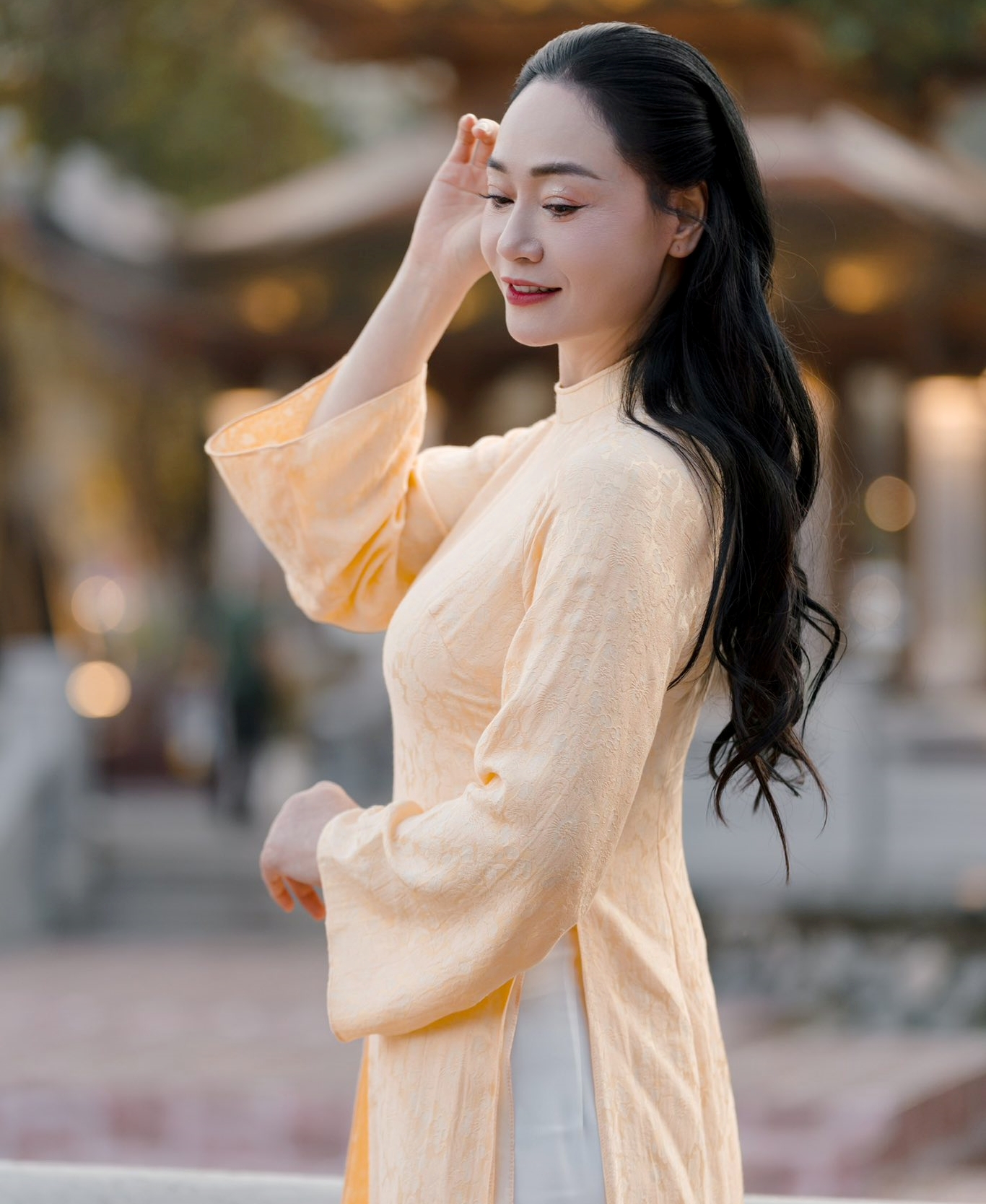 NSƯT là ngoại lệ của Vbiz: 49 tuổi vẫn trẻ đẹp không thể tả, body mướt mượt ăn đứt gái 18- Ảnh 8.