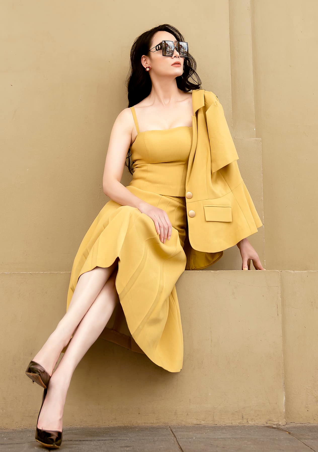 NSƯT là ngoại lệ của Vbiz: 49 tuổi vẫn trẻ đẹp không thể tả, body mướt mượt ăn đứt gái 18- Ảnh 9.