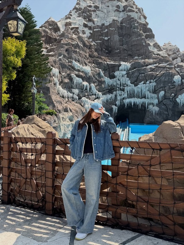 Làm mới phong cách mỗi ngày bằng những thiết kế denim cá tính- Ảnh 7. Làm mới phong cách mỗi ngày bằng những thiết kế denim cá tính- Ảnh 7.