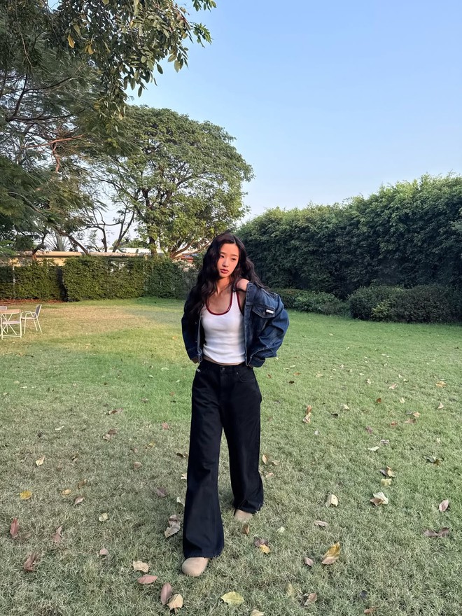 Làm mới phong cách mỗi ngày bằng những thiết kế denim cá tính- Ảnh 8. Làm mới phong cách mỗi ngày bằng những thiết kế denim cá tính- Ảnh 8.