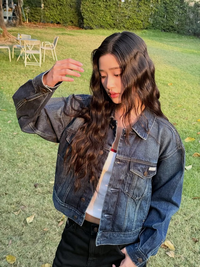 Làm mới phong cách mỗi ngày bằng những thiết kế denim cá tính- Ảnh 9. Làm mới phong cách mỗi ngày bằng những thiết kế denim cá tính- Ảnh 9.