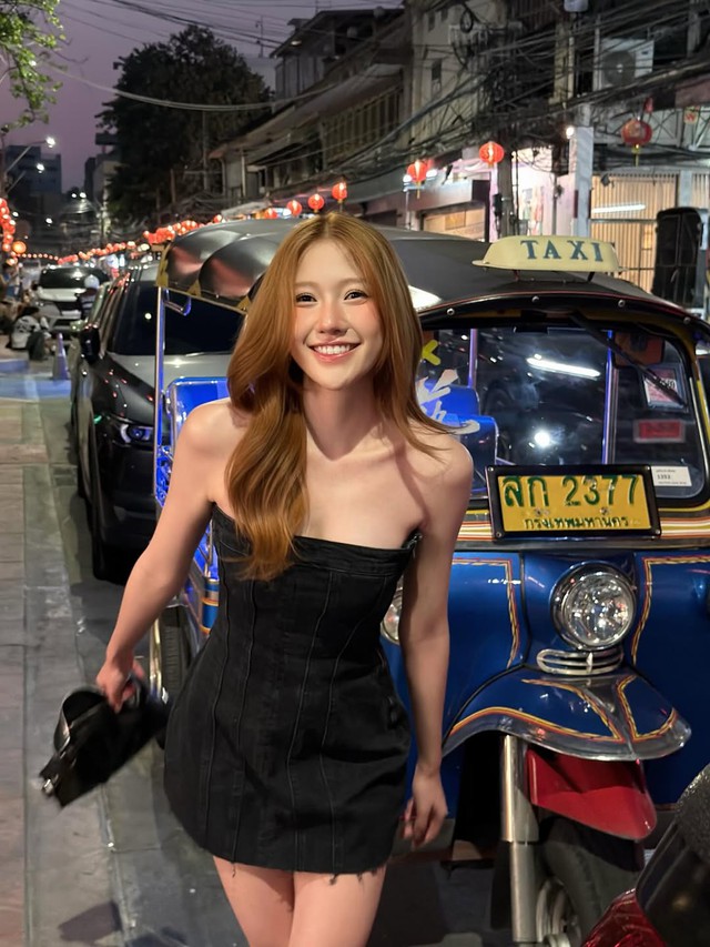 Làm mới phong cách mỗi ngày bằng những thiết kế denim cá tính- Ảnh 11. Làm mới phong cách mỗi ngày bằng những thiết kế denim cá tính- Ảnh 11.