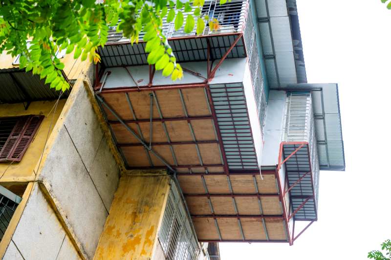 Tận thấy căn nhà “tổ chim” treo lơ lửng bên hông khu tập thể cũ tại Hà Nội: Tận thấy căn nhà “tổ chim” treo lơ lửng bên hông khu tập thể cũ tại Hà Nội: