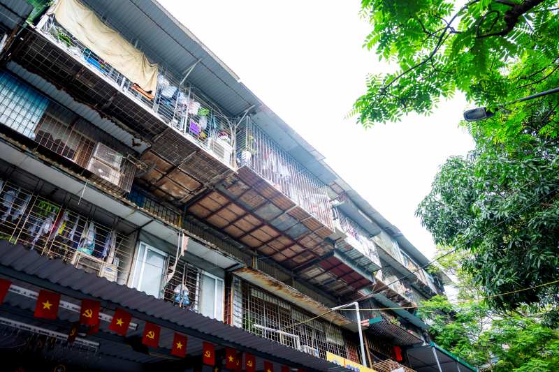 Tận thấy căn nhà “tổ chim” treo lơ lửng bên hông khu tập thể cũ tại Hà Nội: Tận thấy căn nhà “tổ chim” treo lơ lửng bên hông khu tập thể cũ tại Hà Nội: