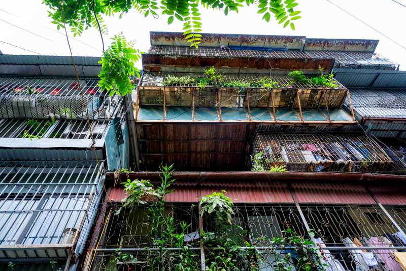 Tận thấy căn nhà “tổ chim” treo lơ lửng bên hông khu tập thể cũ tại Hà Nội: Tận thấy căn nhà “tổ chim” treo lơ lửng bên hông khu tập thể cũ tại Hà Nội: