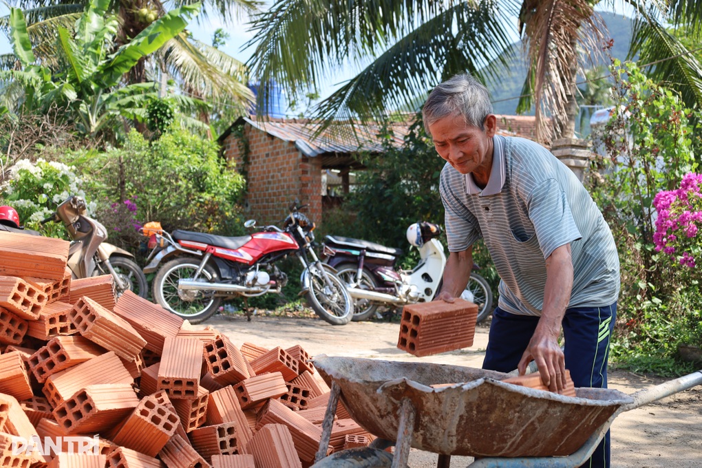 Mong ước của người cha 75 tuổi và 3 con trai tật nguyền thành hiện thực - 2