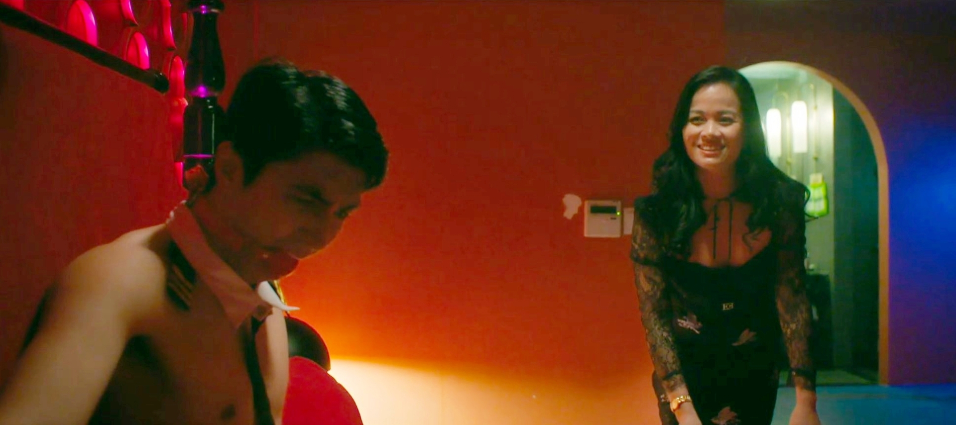 Phim Việt gây sốc vì ngập cảnh 18+ vượt mức cho phép, xem tới đâu đỏ mặt tới đó- Ảnh 2.