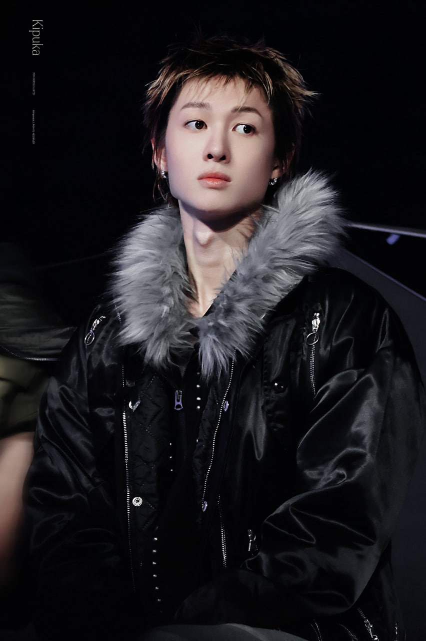 Mỹ nam 1m9 đang nổi tiếng: 6 tháng 10 triệu fan, có cả bức tường check-in ở Hà Nội, làm 1 TTTM đông kín người- Ảnh 5.