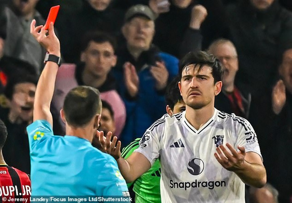 Tranh cãi nảy lửa về tấm thẻ đỏ của Maguire, khiến Man Utd rơi điểm đau đớn - 3