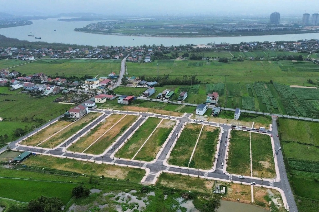 Ô tô đỗ kín đường, cò đất tấp nập tại khu quy hoạch dân cư nông thôn - 3