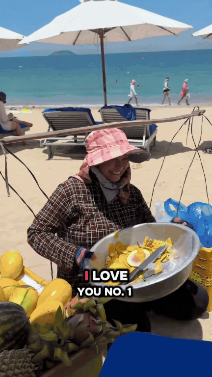 Chân dung bà bán trái cây và chàng tiên cá khiến khách Tây xếp hàng dài chờ gặp- Ảnh 4.