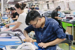 Công nhân, người lao động làm việc trong các công ty đều mong ước có một căn nhà riêng, nơi ở ổn định để an cư, lạc nghiệp. Ảnh: TK