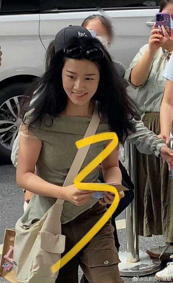 Màn lột xác 180 độ chấn động Trung Quốc: Từ gái quê kém sang đến nữ thần sắc đẹp khiến 12 triệu người mê đắm- Ảnh 5.