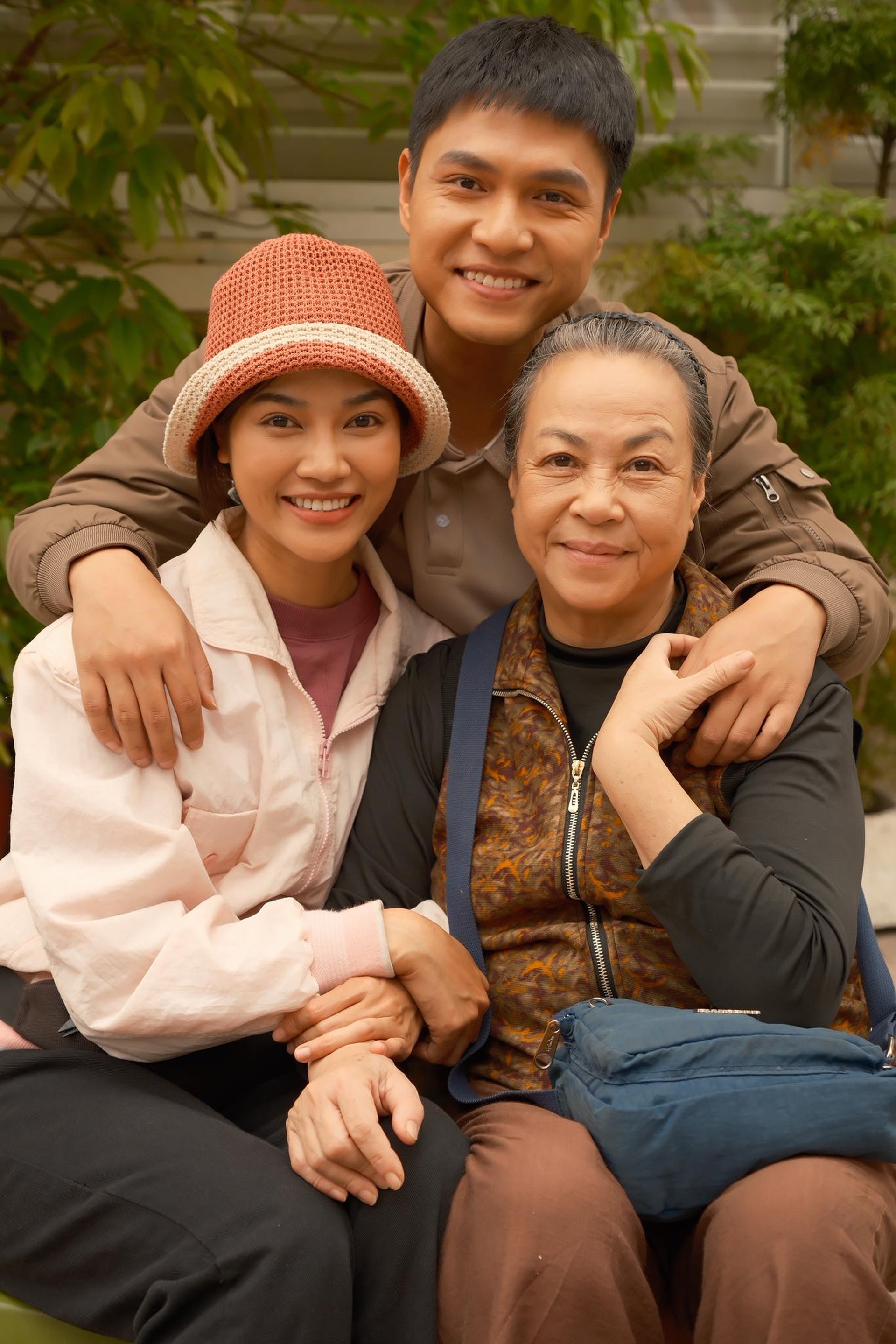 “Cô gái làng chài” Anh Đào: Đời thường xinh đẹp, đi dép mẹ chồng đóng phim - 5