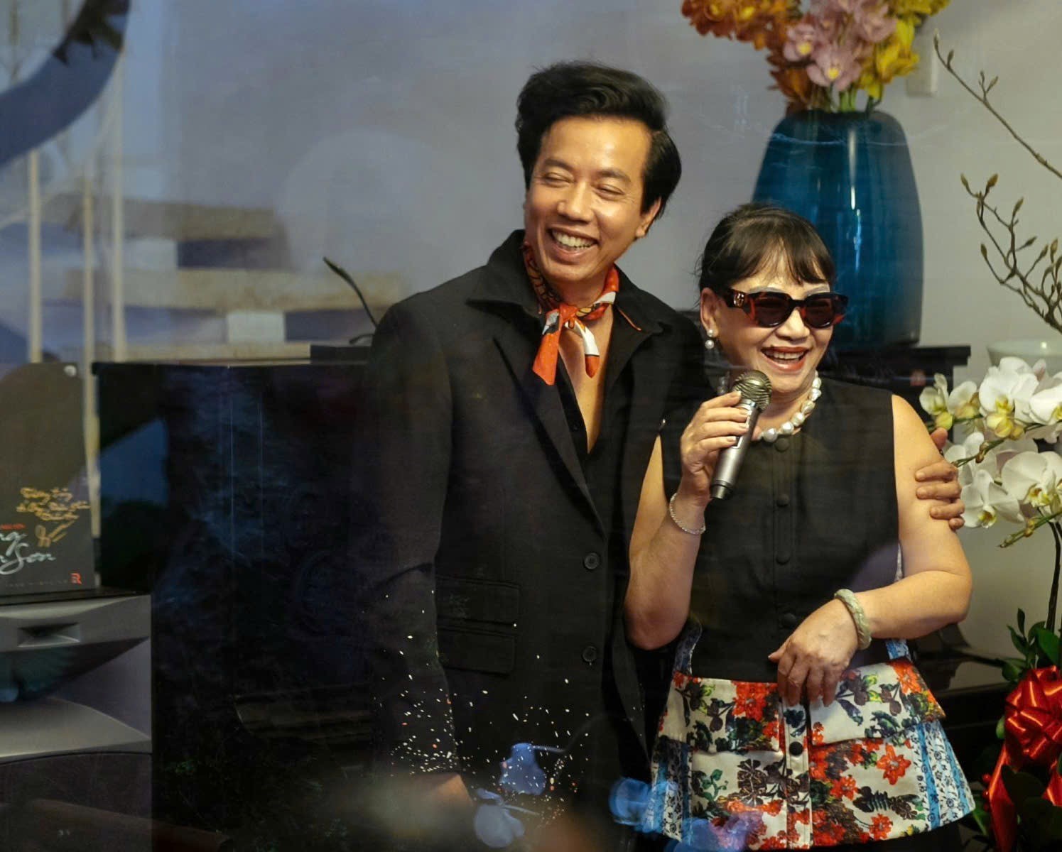 Dương Tấn Sơn từ đĩa than Xin Mặt Trời Ngủ Yên đến đêm nhạc Hãy Yêu Nhau Đi 9 duong-tan-son-8-1766180082.jpg