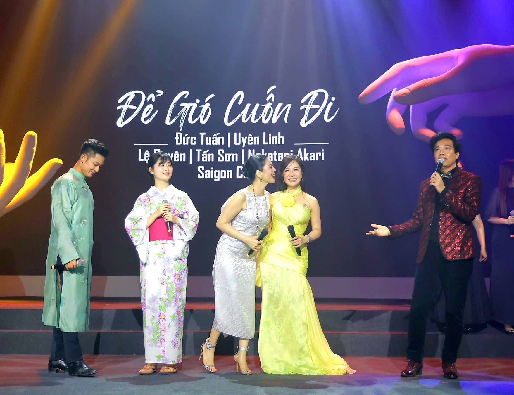 Dương Tấn Sơn từ đĩa than Xin Mặt Trời Ngủ Yên đến đêm nhạc Hãy Yêu Nhau Đi 13 duong-tan-son-15-1766180221.jpg