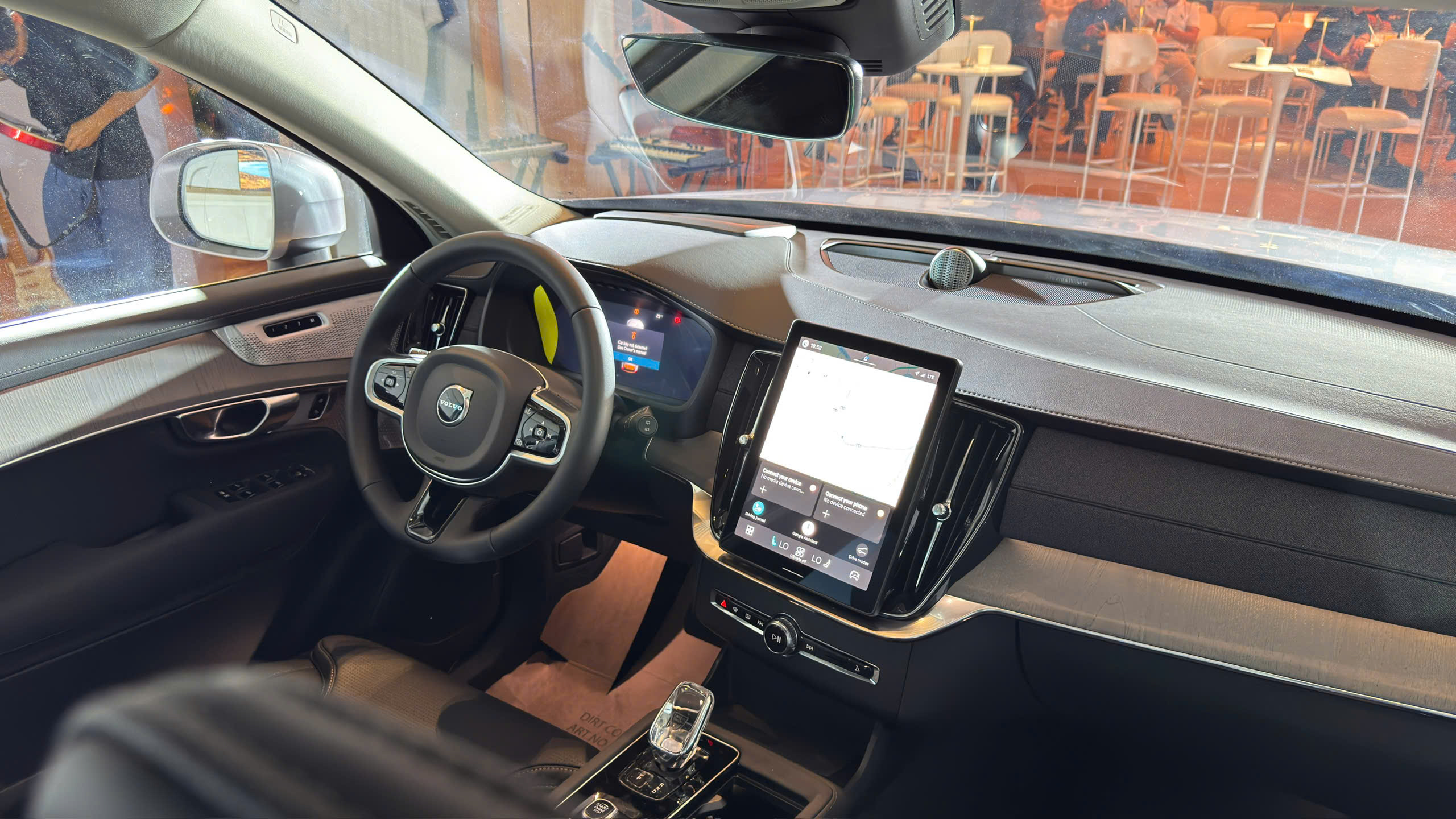 SUV cao cấp nhất của Volvo 'chào' khách Việt giá 3,289 tỉ đồng - Ảnh 5.