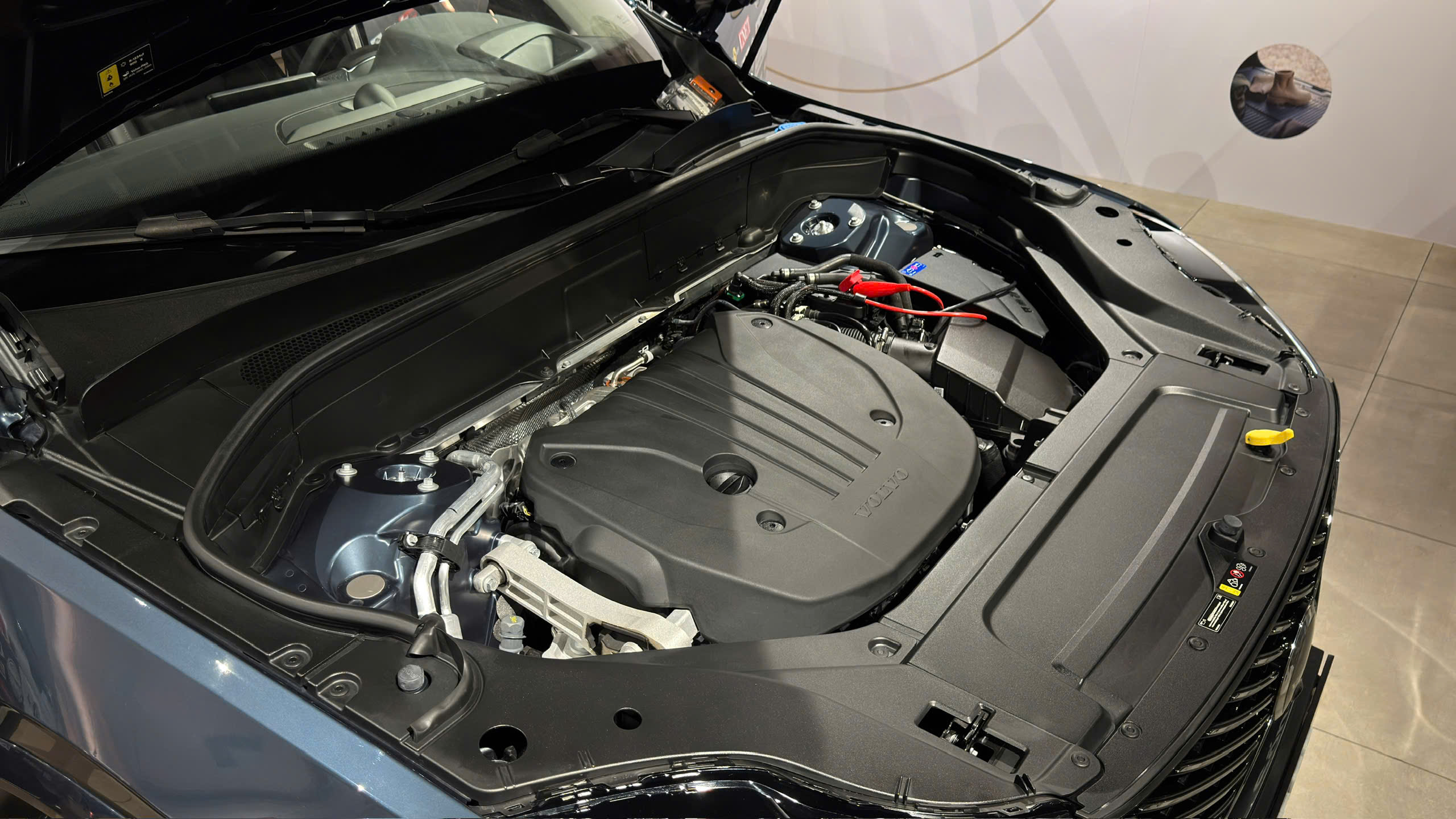 SUV cao cấp nhất của Volvo 'chào' khách Việt giá 3,289 tỉ đồng - Ảnh 6.