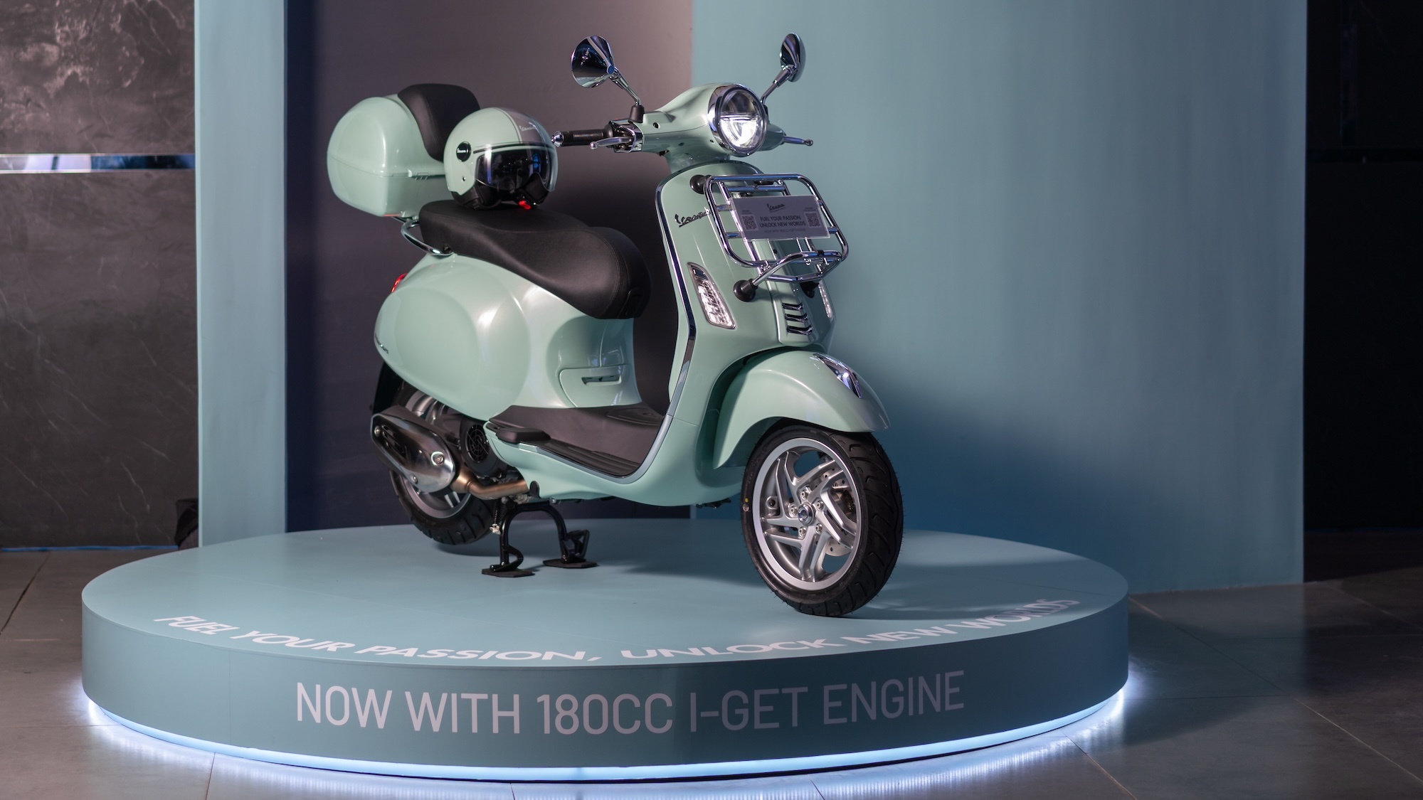 Vespa Sprint và Primavera lần đầu trang bị động cơ 180cc ở Đông Nam Á, giá không đổi 2 Vespa Sprint và Primavera lần đầu trang bị động cơ 180cc ở Đông Nam Á, giá không đổi - Ảnh 2.