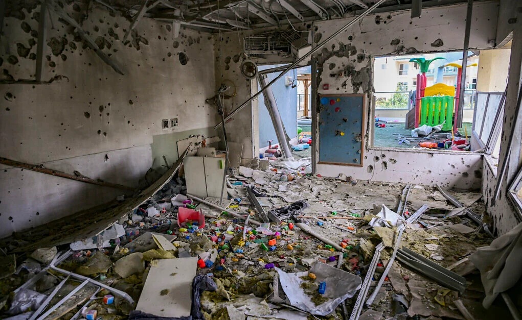 Cơ sở hạt nhân Natanz trúng đòn, Iran "phủ" tên lửa lên vùng Vịnh 2 Chiến sự Trung Đông ngày 21-3: Cơ sở hạt nhân Natanz trúng đòn, Iran đe dọa các khu du lịch - Ảnh 2.