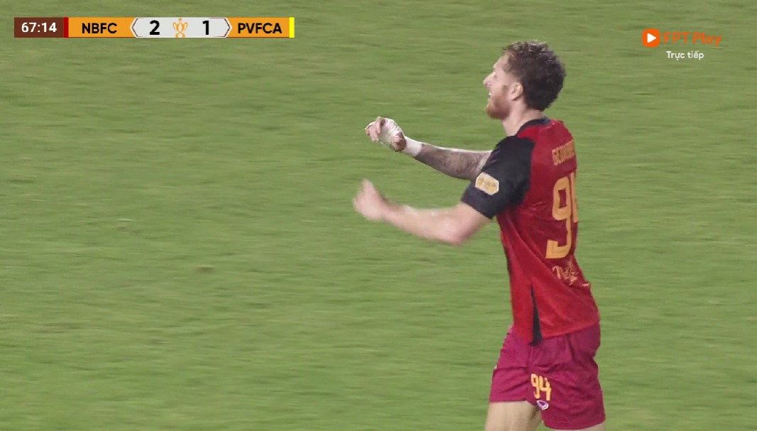 Ninh Bình thắng PVF-CAND kịch tính như phim hành động: Vào bán kết Cúp quốc gia- Ảnh 4. Ninh Bình thắng PVF-CAND kịch tính như phim hành động: Vào bán kết Cúp quốc gia- Ảnh 4.