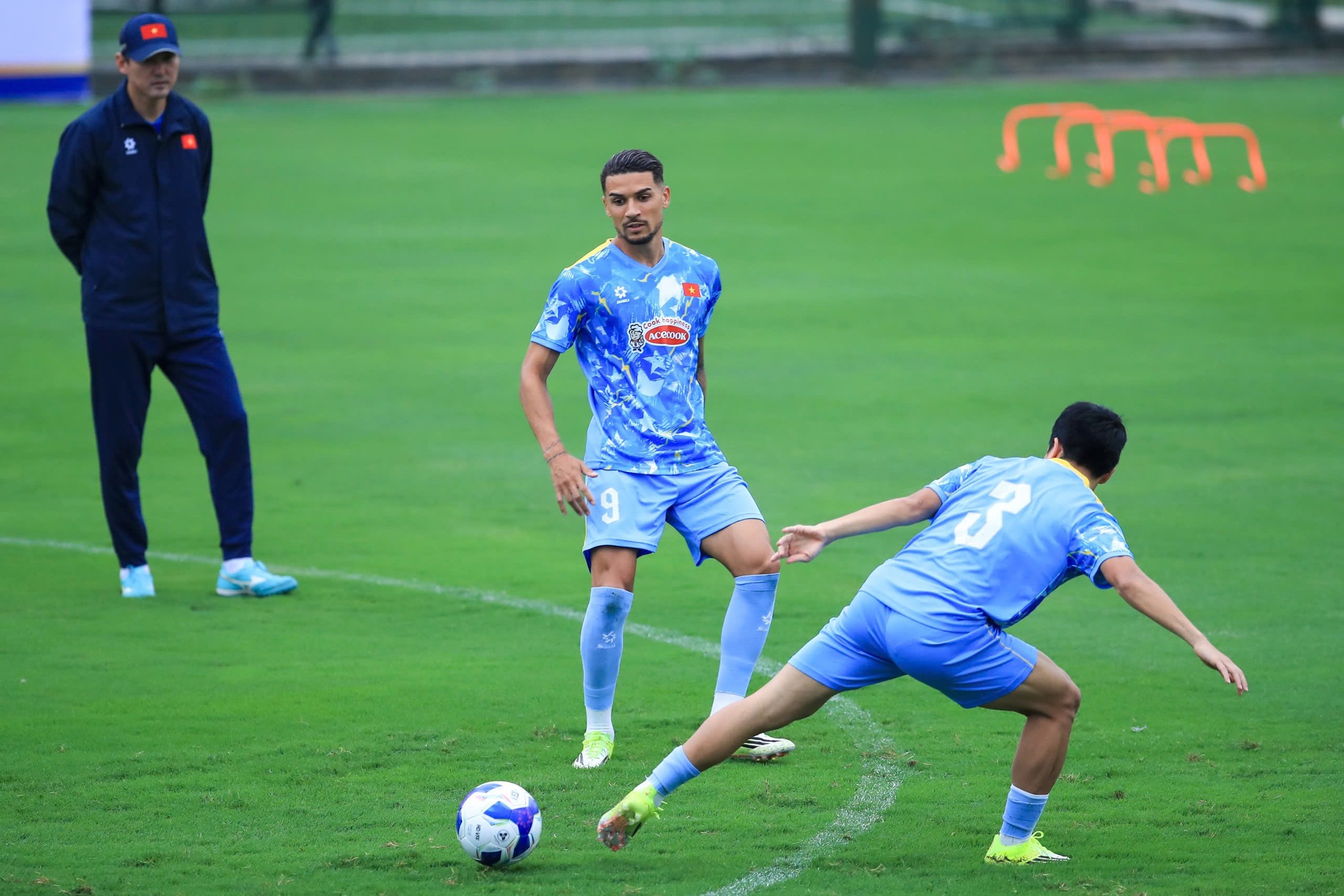 Cầu thủ nhập tịch Đỗ Hoàng Hên tự hào khoác áo tuyển Việt Nam - Ảnh 3.