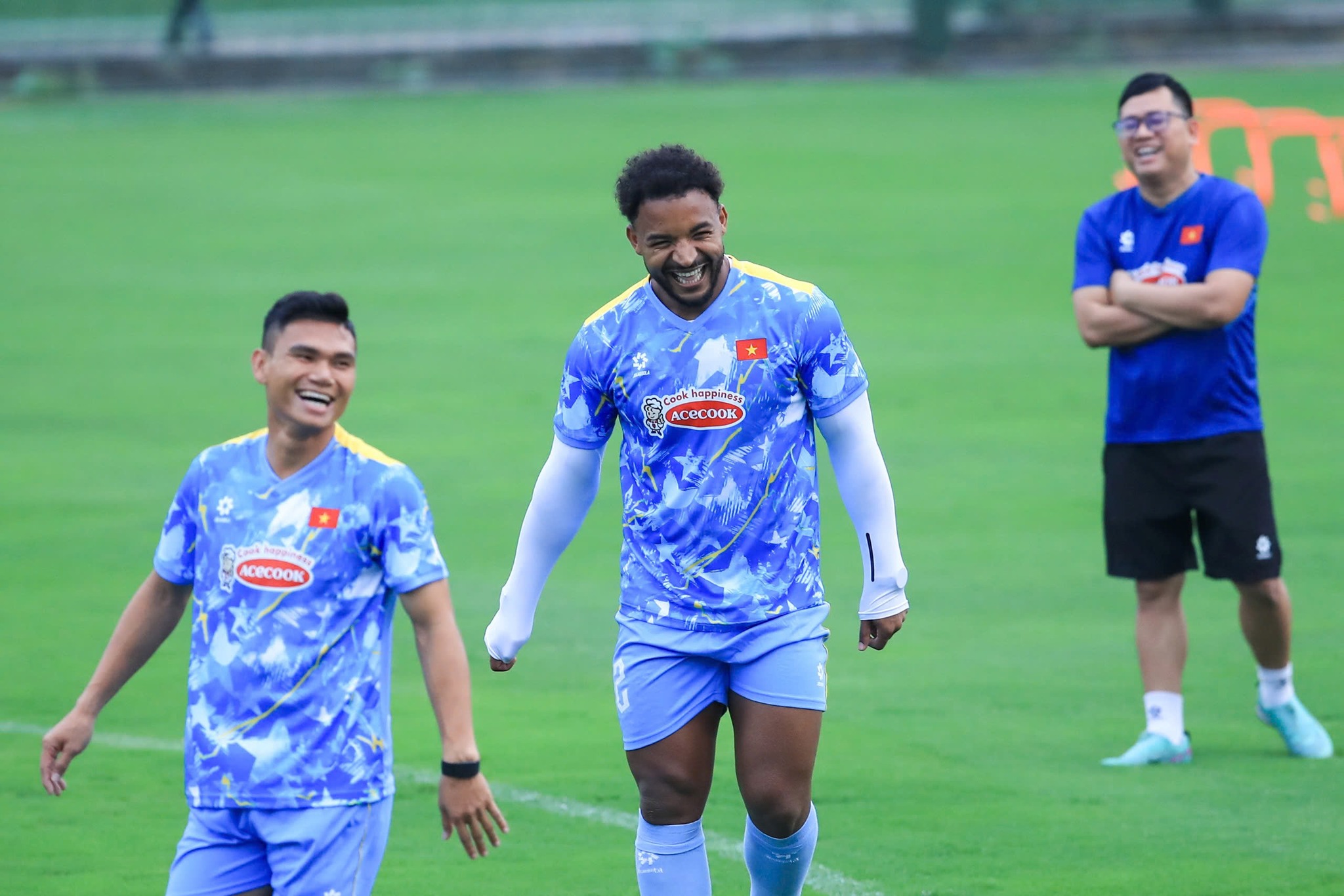 Cầu thủ nhập tịch Đỗ Hoàng Hên tự hào khoác áo tuyển Việt Nam - Ảnh 6.