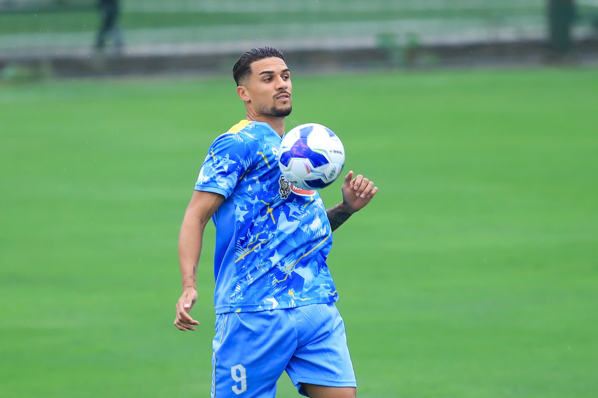 Cầu thủ nhập tịch Đỗ Hoàng Hên tự hào khoác áo tuyển Việt Nam - Ảnh 8.