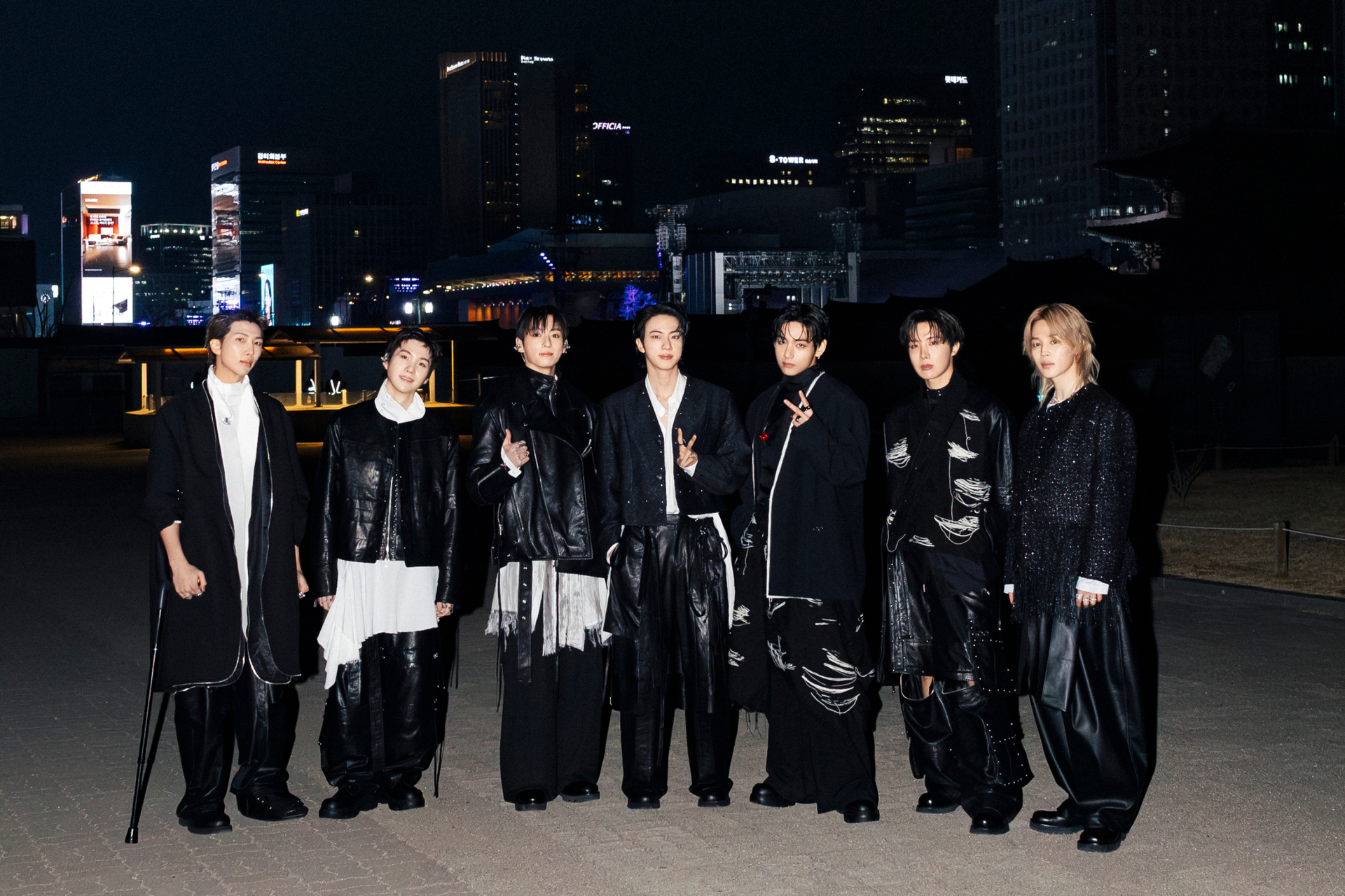 1774104692 487 BTS dai ca the gioi 7 dien mao cuc pham