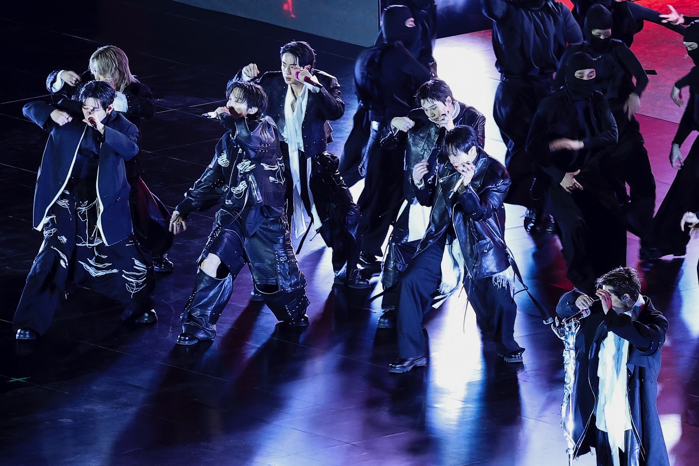 1774104698 855 BTS dai ca the gioi 7 dien mao cuc pham