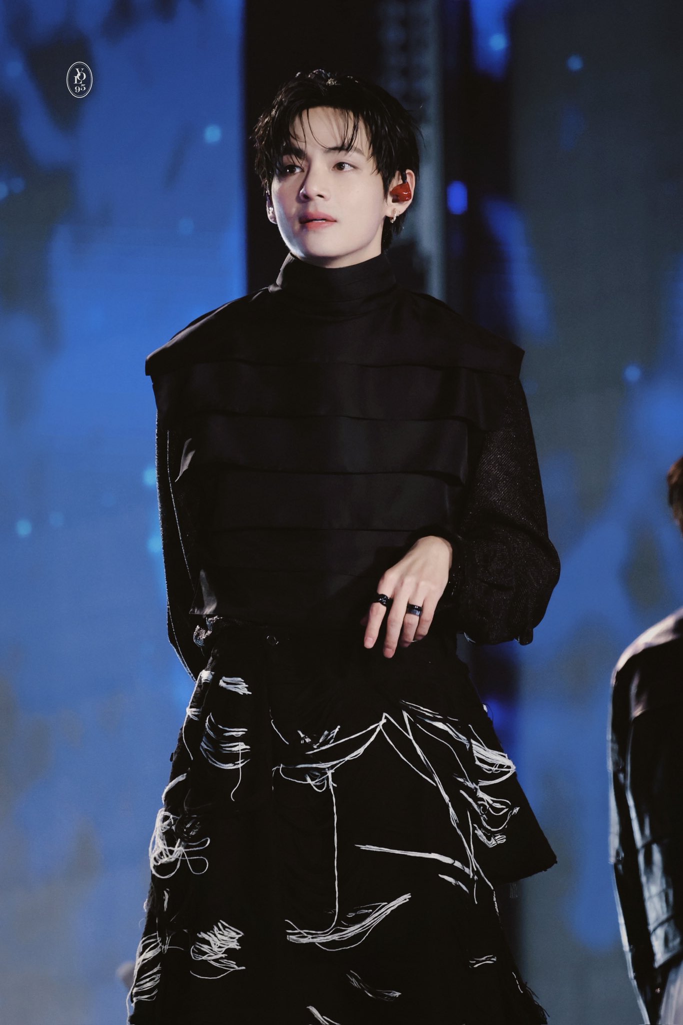 1774104733 638 BTS dai ca the gioi 7 dien mao cuc pham