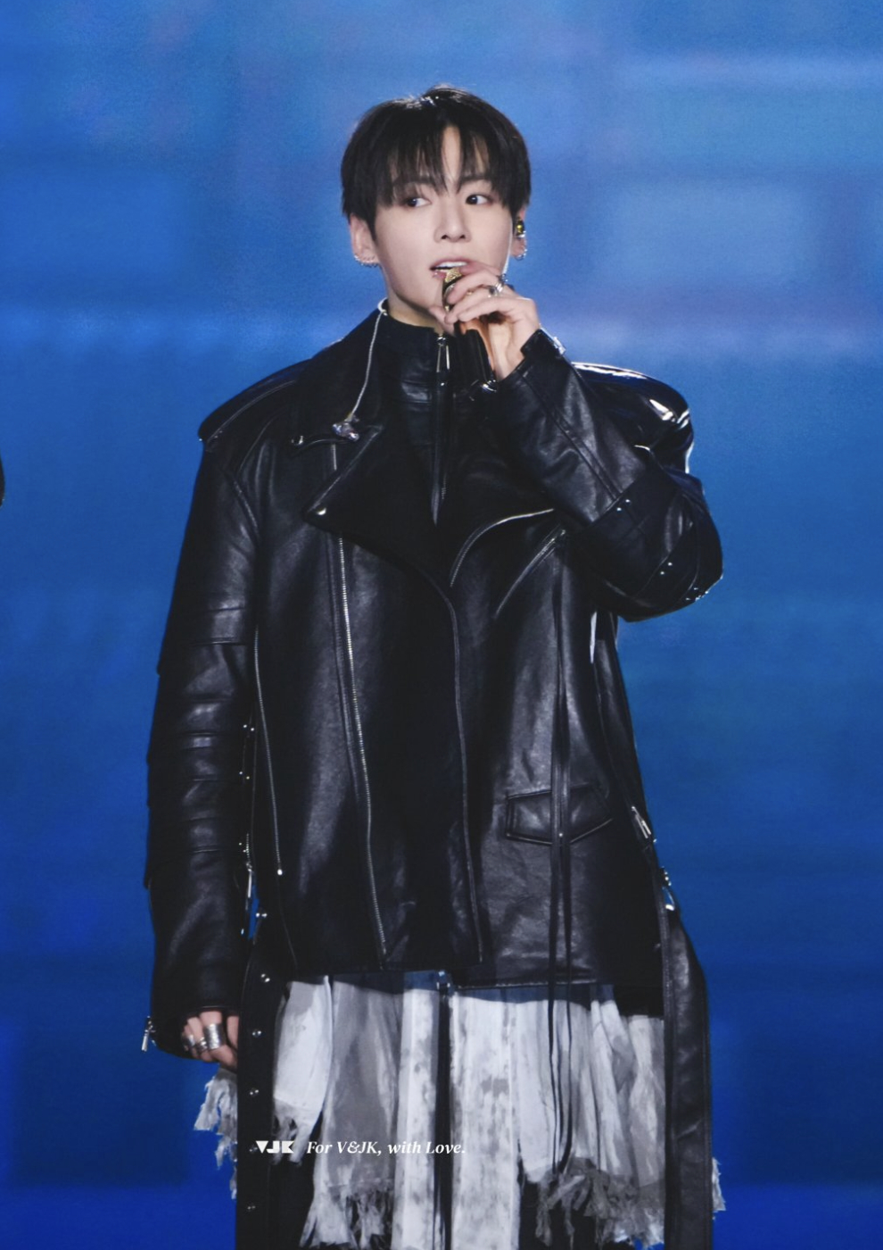 1774104740 565 BTS dai ca the gioi 7 dien mao cuc pham