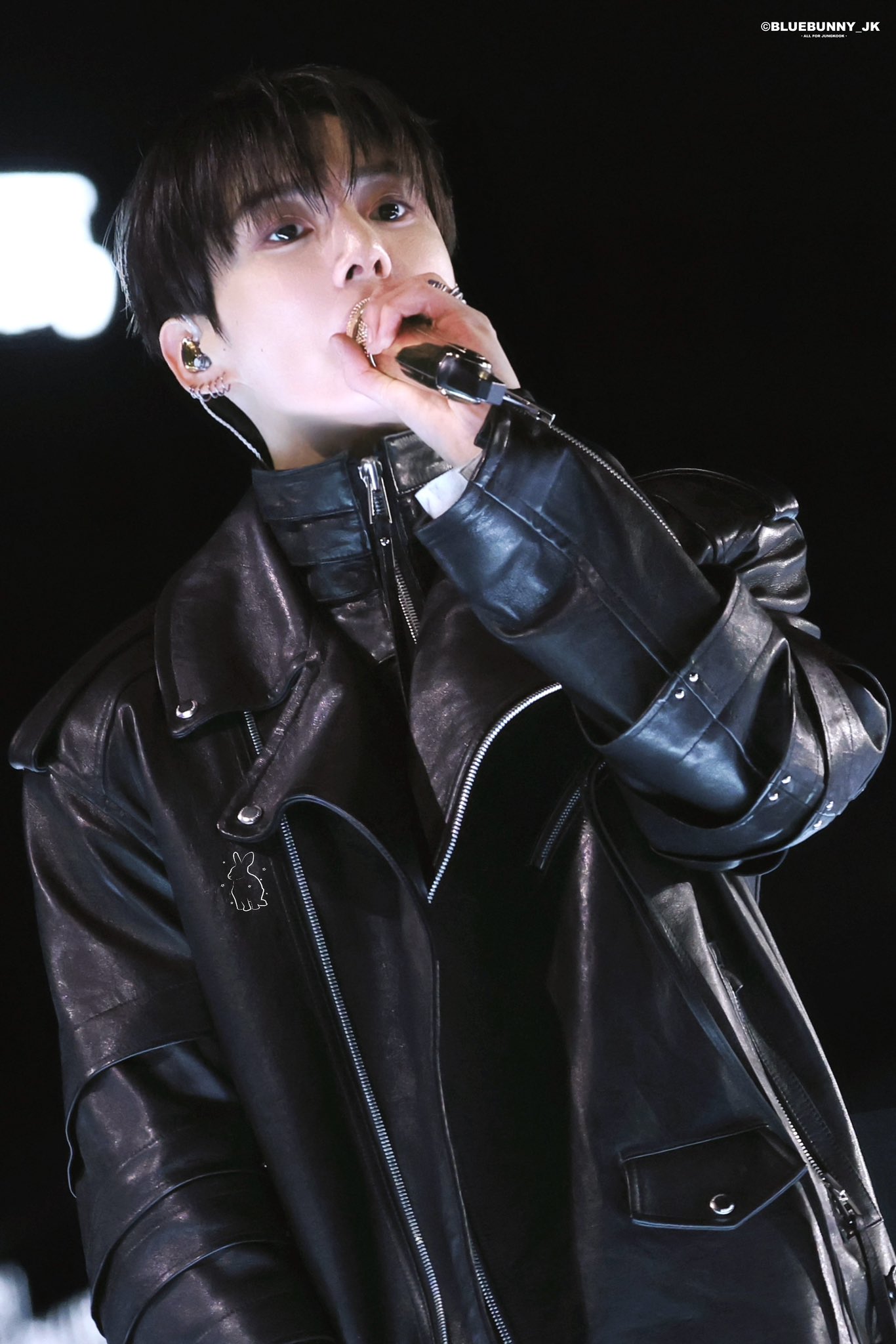 1774104743 862 BTS dai ca the gioi 7 dien mao cuc pham