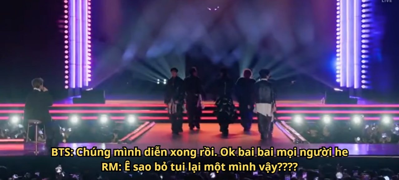 Trưởng nhóm BTS chấn thương chân, ngồi xe lăn bị 