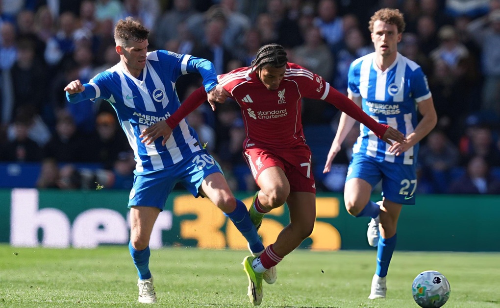 Người cũ của Man Utd tỏa sáng, Liverpool nhận trái đắng ở Amex - 2