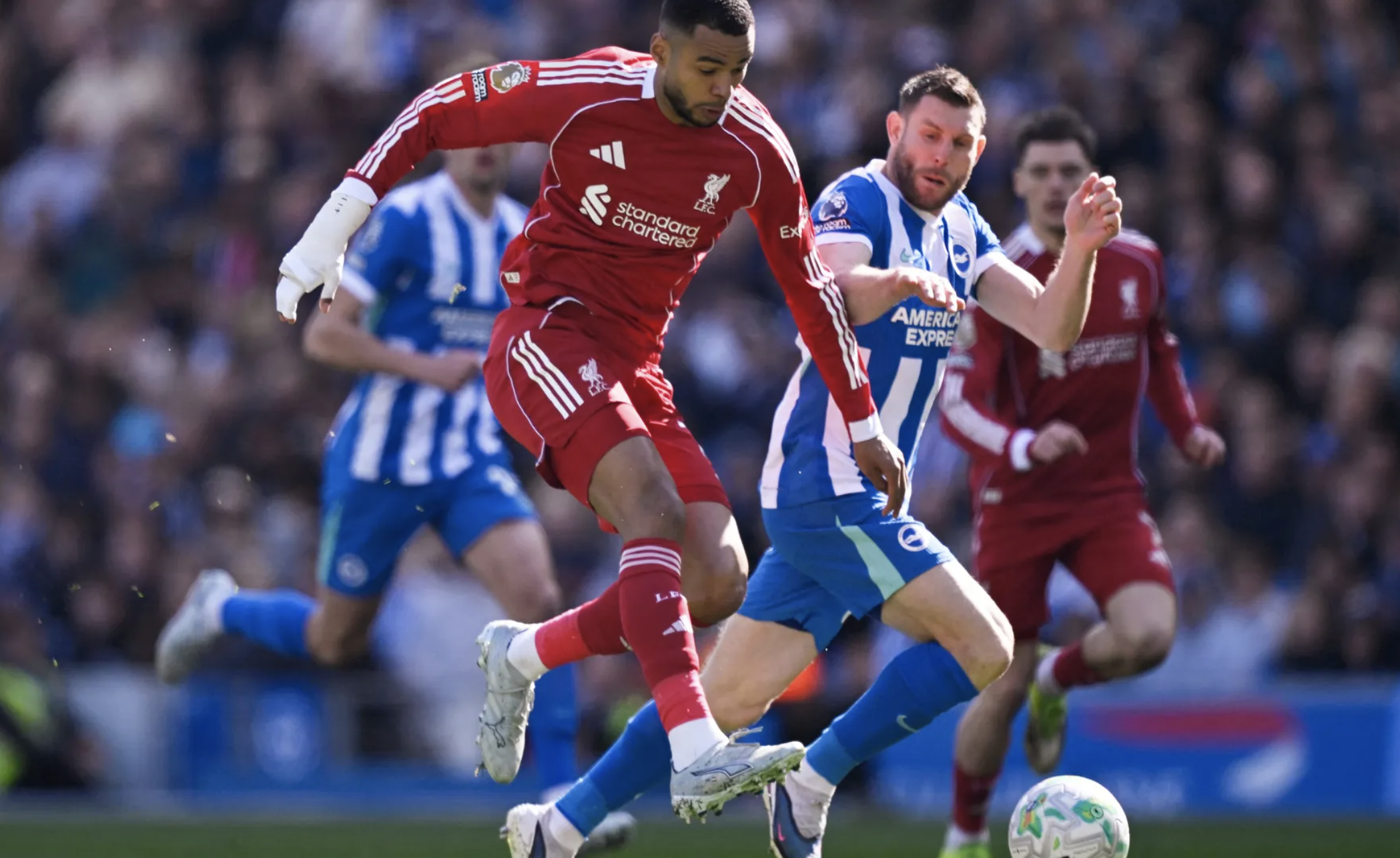 1774108173 538 Lao tuong Welbeck lap cong Brighton quat nga Liverpool