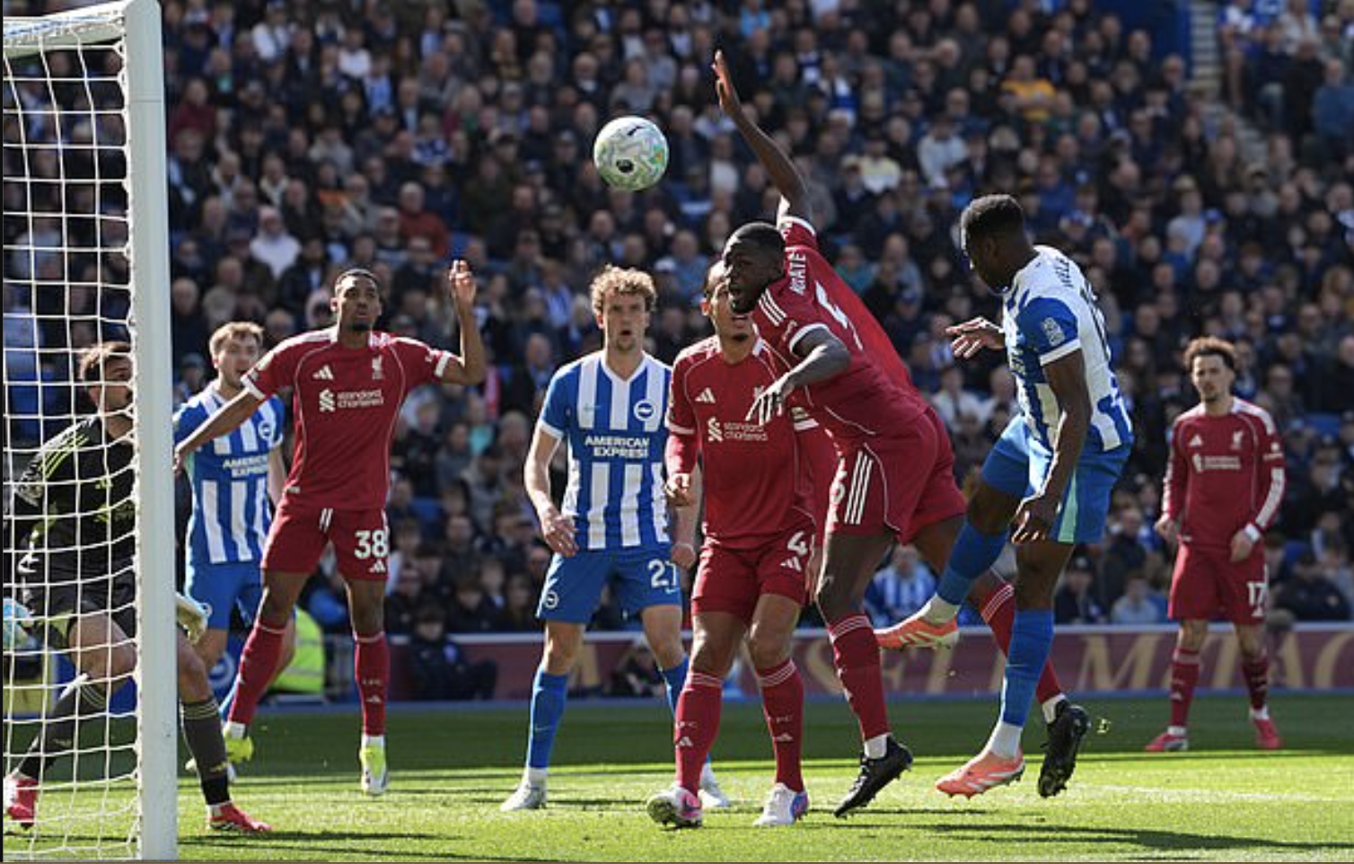 1774108175 441 Lao tuong Welbeck lap cong Brighton quat nga Liverpool