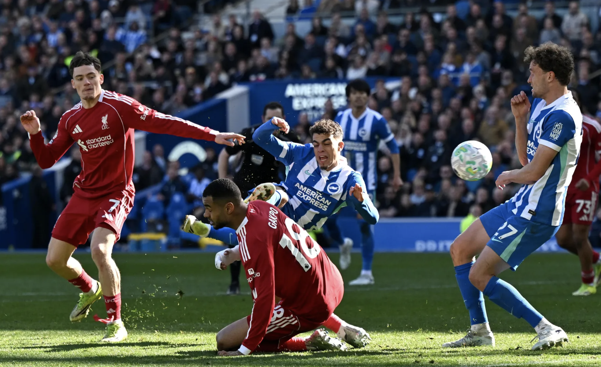 1774108182 376 Lao tuong Welbeck lap cong Brighton quat nga Liverpool