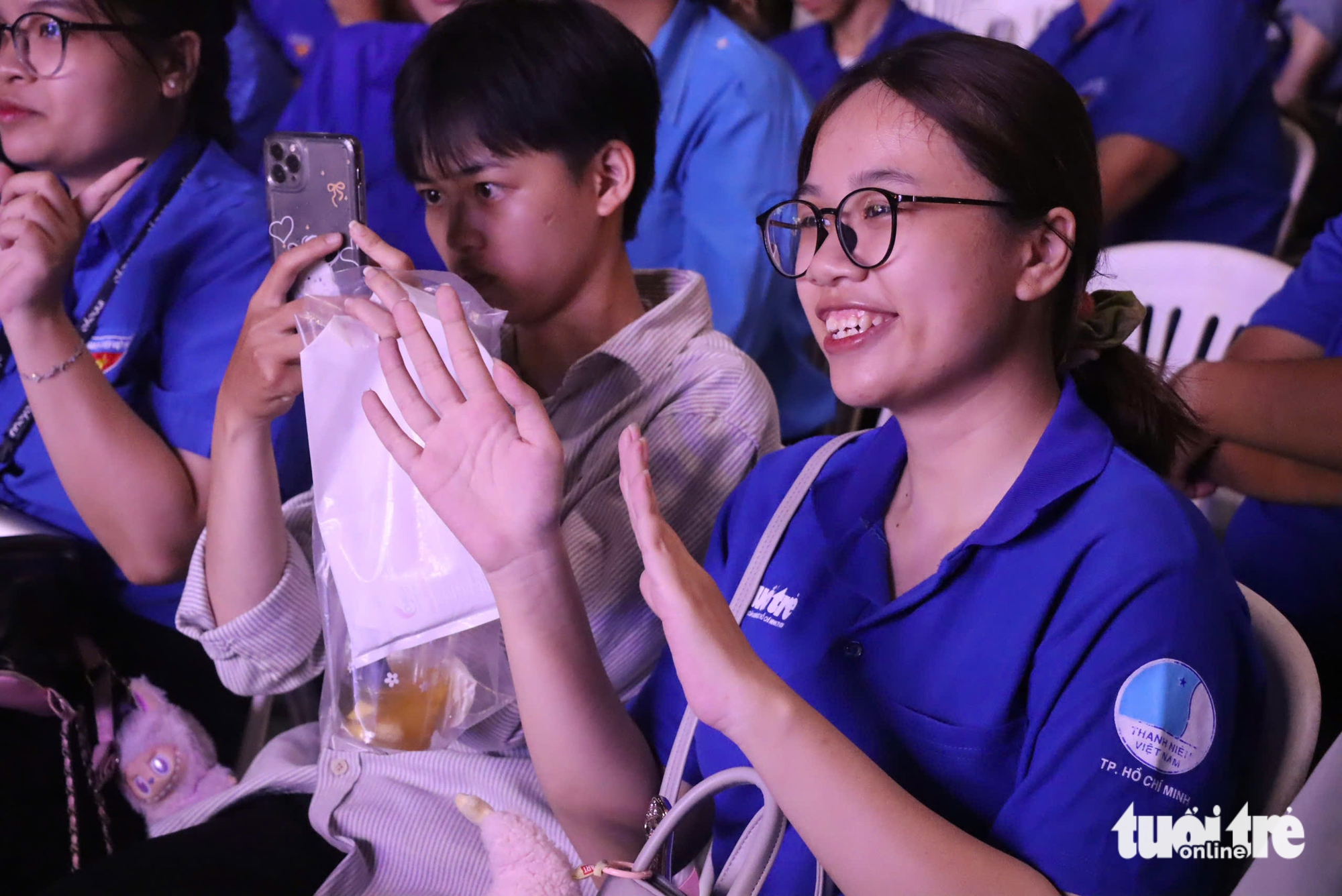 Nhạc sĩ Nguyễn Văn Chung và các nghệ sĩ cùng tuổi trẻ TP.HCM tắt đèn hưởng ứng Giờ Trái đất 2026 2 giờ trái đất - Ảnh 3.