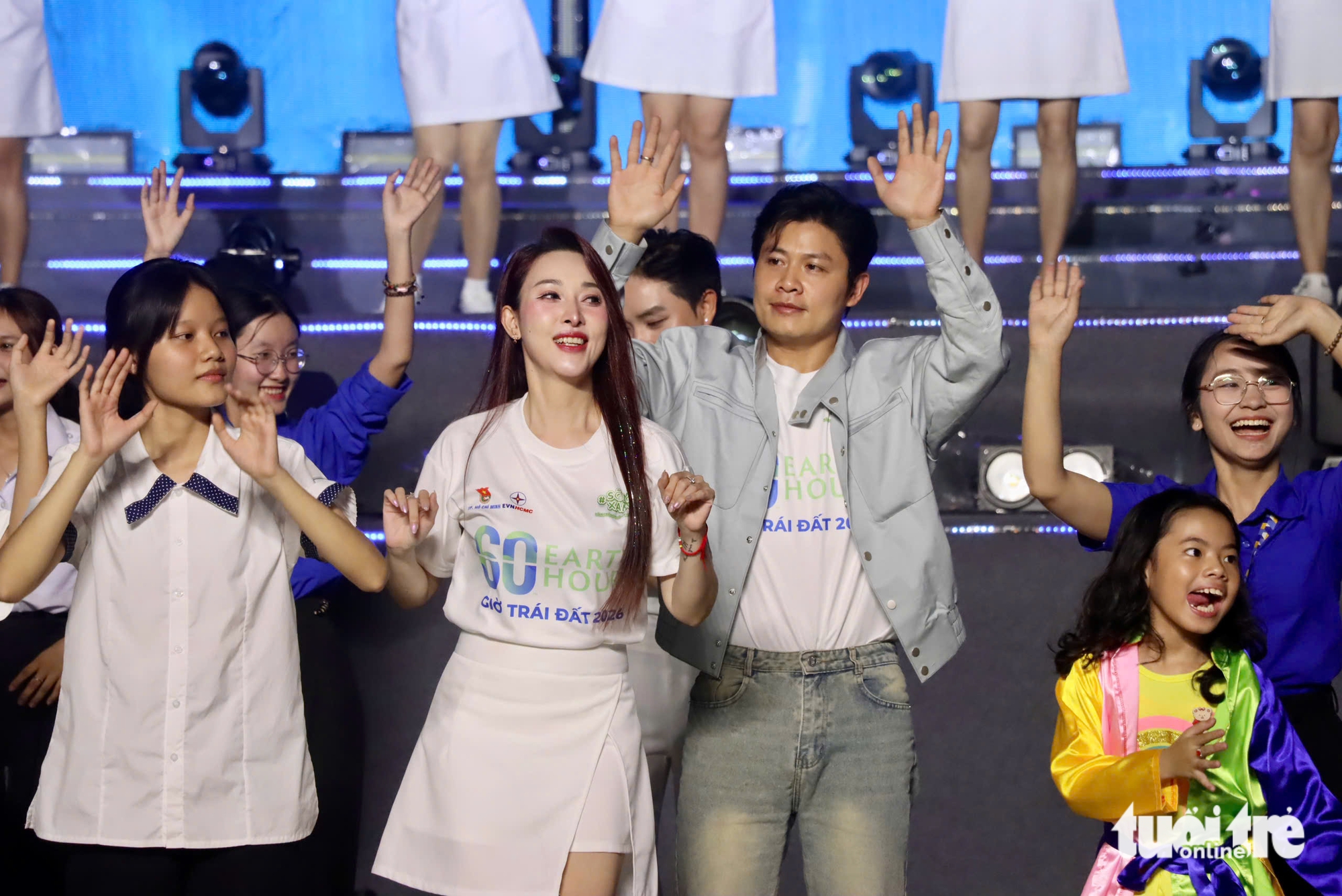 Nhạc sĩ Nguyễn Văn Chung và các nghệ sĩ cùng tuổi trẻ TP.HCM tắt đèn hưởng ứng Giờ Trái đất 2026 3 giờ trái đất - Ảnh 4.