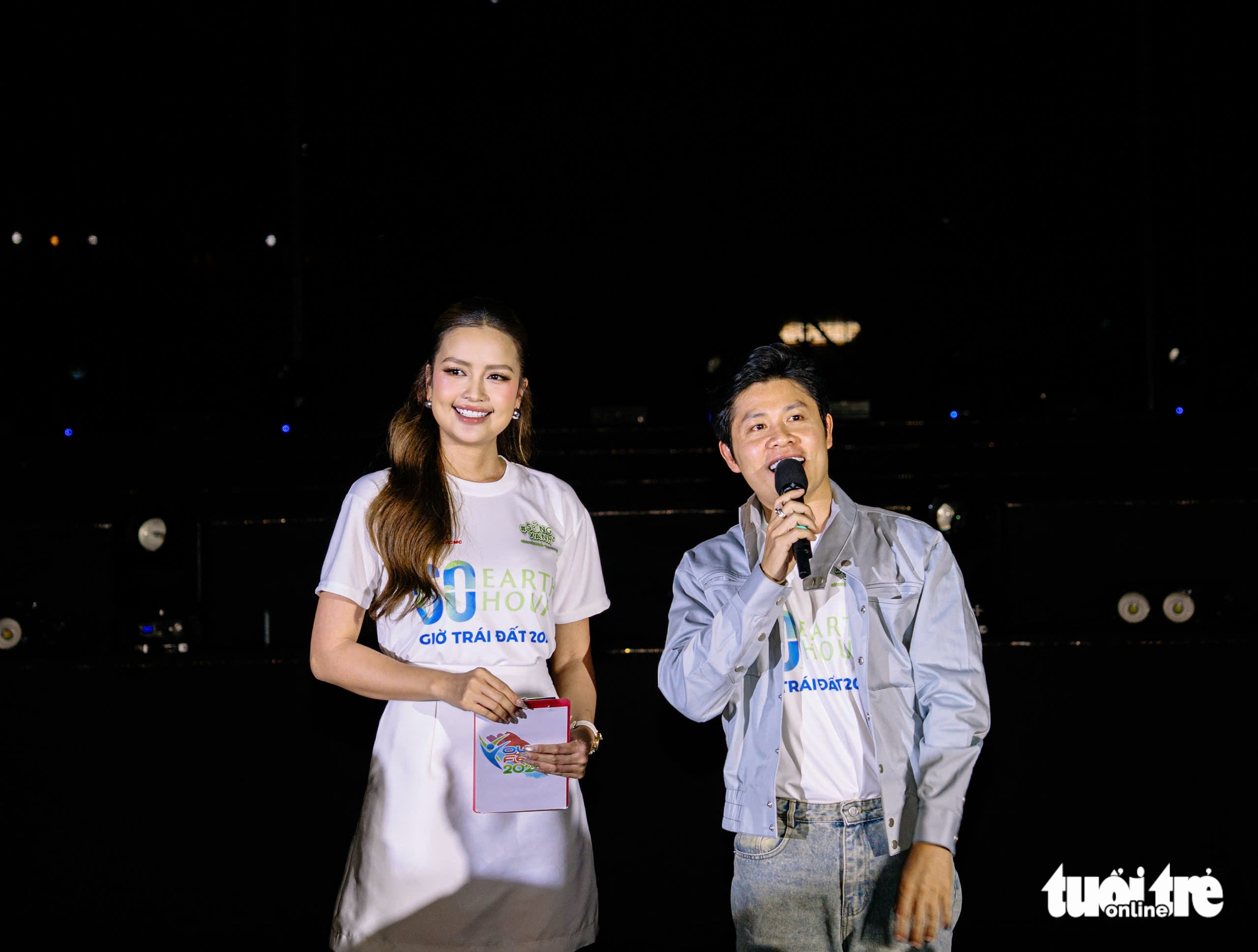 Nhạc sĩ Nguyễn Văn Chung và các nghệ sĩ cùng tuổi trẻ TP.HCM tắt đèn hưởng ứng Giờ Trái đất 2026 4 Nhạc sĩ Nguyễn Văn Chung và các nghệ sĩ cùng tuổi trẻ TP.HCM tắt đèn hưởng ứng Giờ Trái đất 2026 - Ảnh 5.